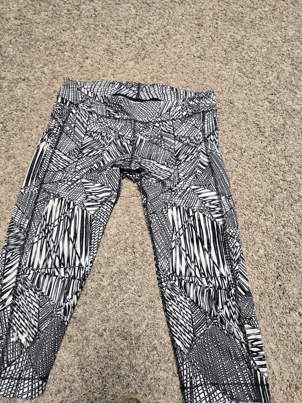 Under Armour Black & White Abstract Print Leggings